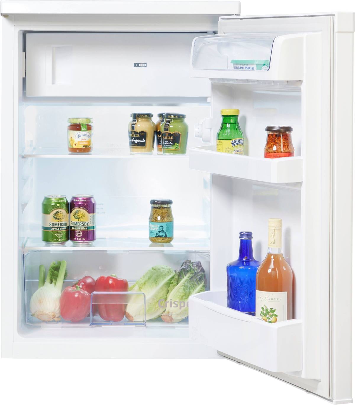 Un refrigerador con la puerta abierta, mostrando alimentos en los estantes: frascos, latas, botellas.