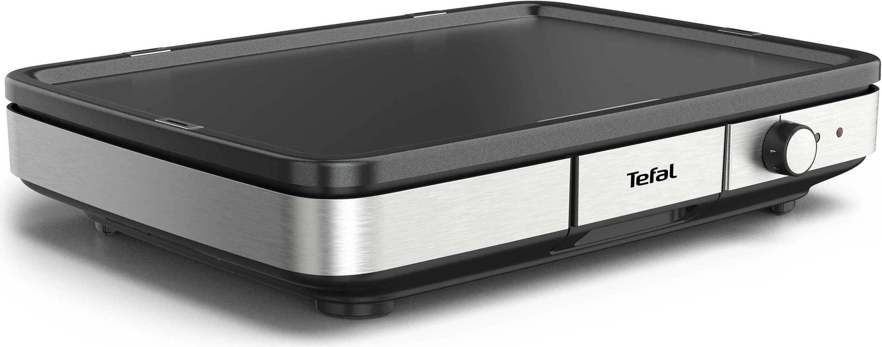 Czarny i srebrny grill Tefal. Ma srebrny panel przedni z pokrętłem i czarną powierzchnię.