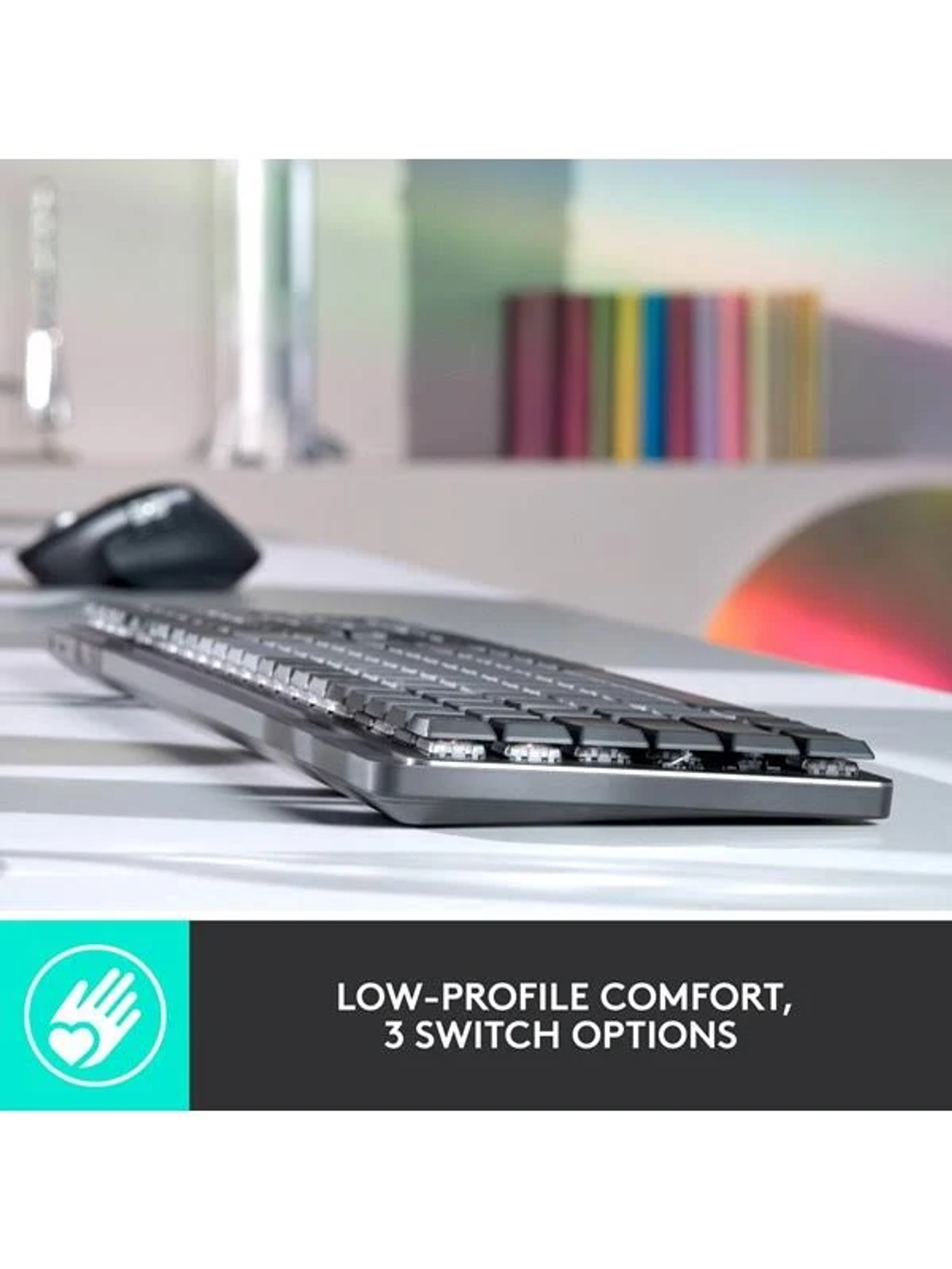 Szara klawiatura z białymi klawiszami, po lewej czarna mysz. Tekst na dole.