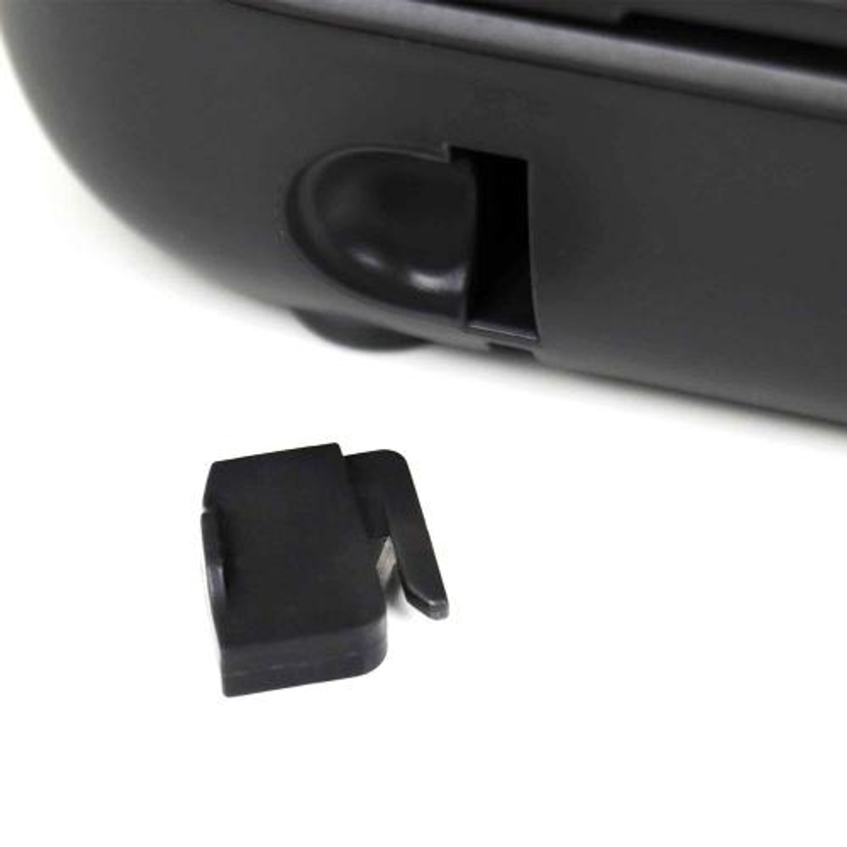 Kremowy mikser stojący AEG Ultramix ze stalową misą i akcesoriami.