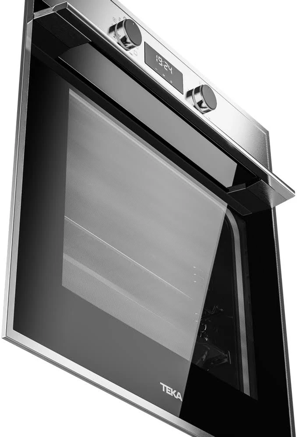 Primer plano de un horno con la puerta entreabierta, mostrando la marca Teka.