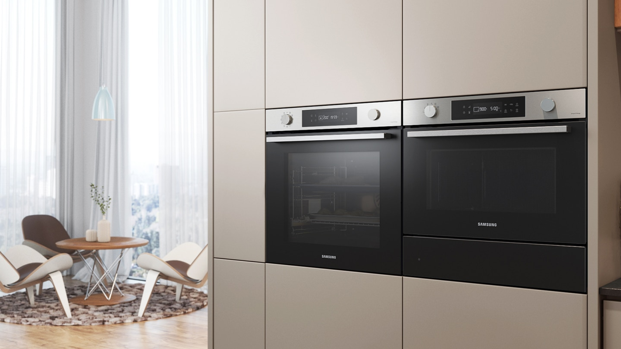 Cocina con dos hornos empotrados. Un horno está encima del otro, con gabinetes de color claro.