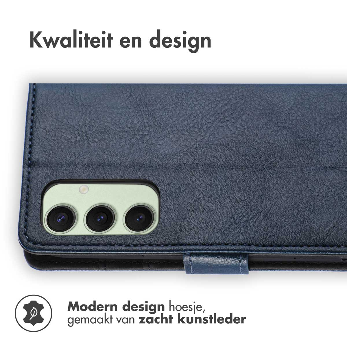 Blauwe telefoonhoes met ledertextuur. Drie camera-uitsparingen zichtbaar. Open.