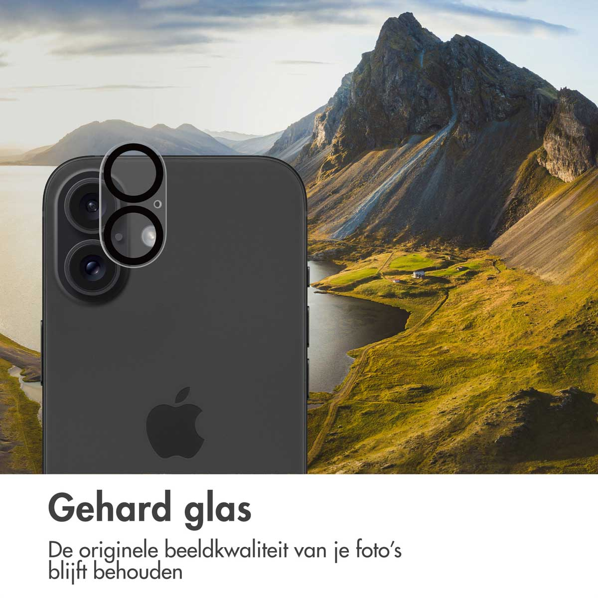 Telefoon met lensbeschermers tegen een schilderachtig landschap.