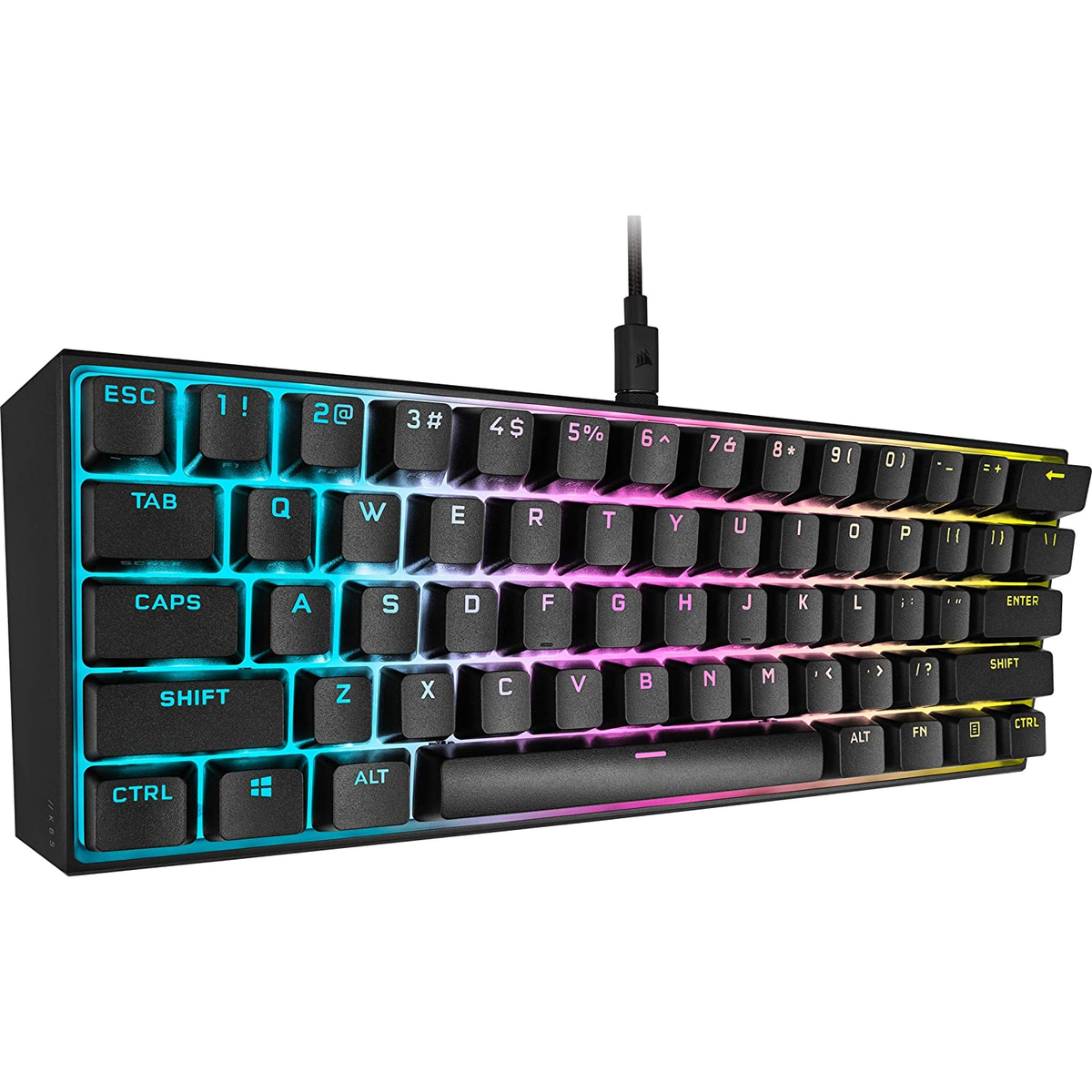 Teclado gaming negro. Teclas con iluminación colorida. Cable conectado.