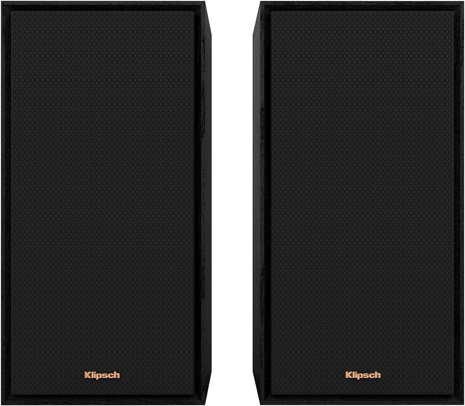Due altoparlanti neri. Ognuno ha un fronte nero con logo Klipsch e design strutturato.