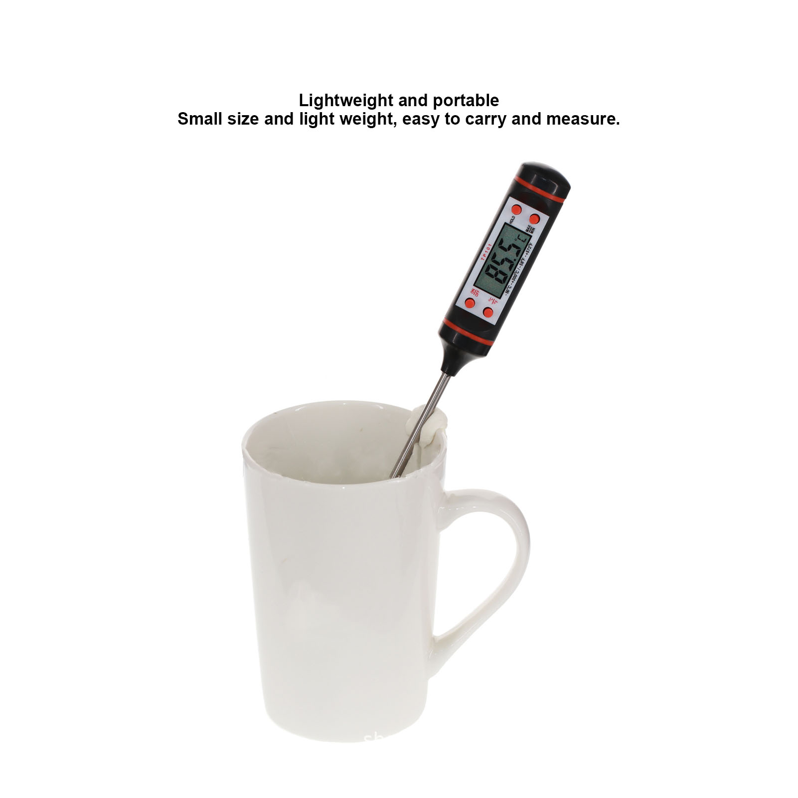 Ein digitales Thermometer in einem weißen Becher, das eine Temperaturanzeige anzeigt. Das Thermometer ist schwarz-rot.