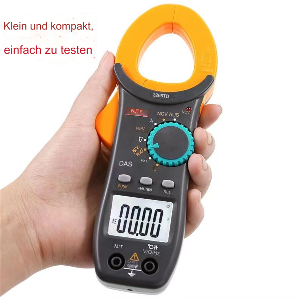Eine Person hält ein Zangenmessgerät. Das Messgerät zeigt einen Messwert an und hat Tasten und ein Wahlrad.