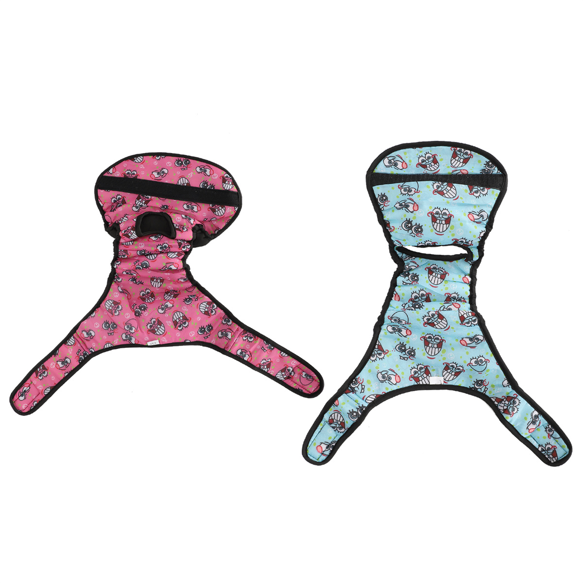 Zwei Windeln für Haustiere. Eine rosa mit Cartoon-Gesichtern, die andere blau mit demselben Design.