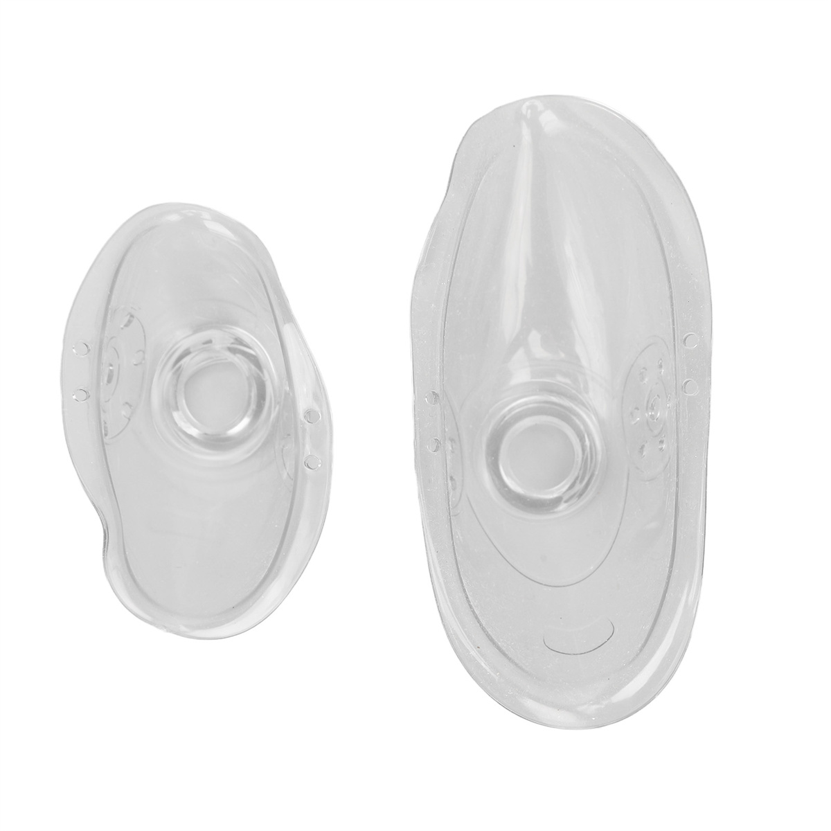 Zwei klare, oval geformte medizinische Masken auf weißem Hintergrund.