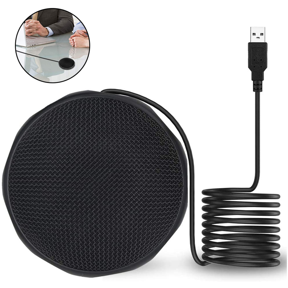 Ein rundes schwarzes Mikrofon mit USB-Kabel und gewickeltem Abschnitt. Ein Mann ist im Hintergrund.