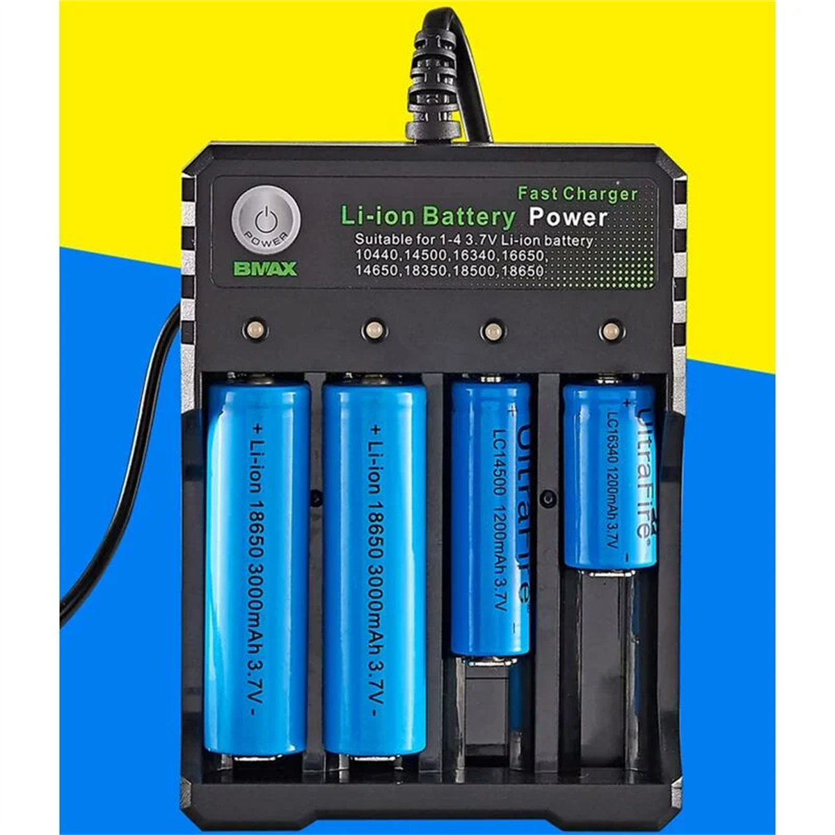 Batterieladegerät mit vier Batterien. Schwarz, mit Ein-Aus-Schalter.