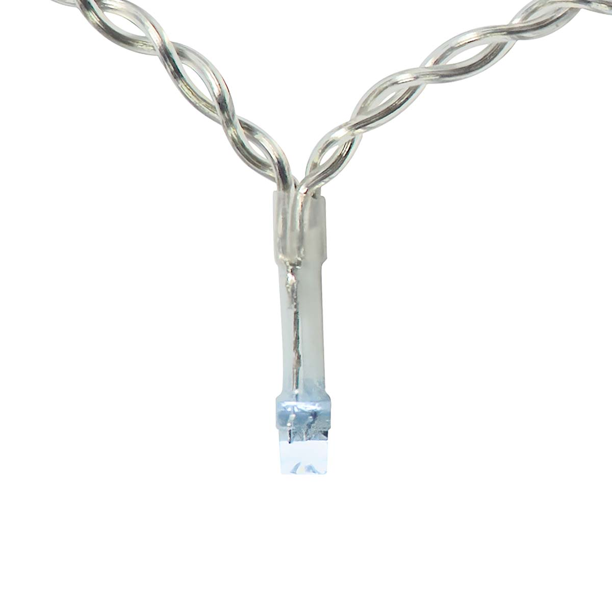 Zbliżenie sznura białych diod LED. Srebrny przewód, przezroczysta żarówka z kwadratową diodą LED.