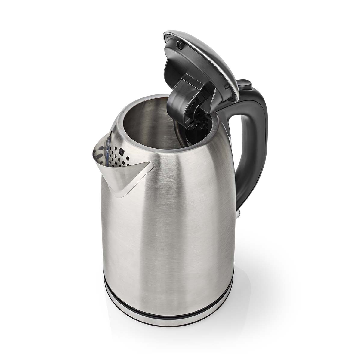 Srebrny czajnik elektryczny, otwarte wieczko. Czarny uchwyt i wylewka, białe tło.