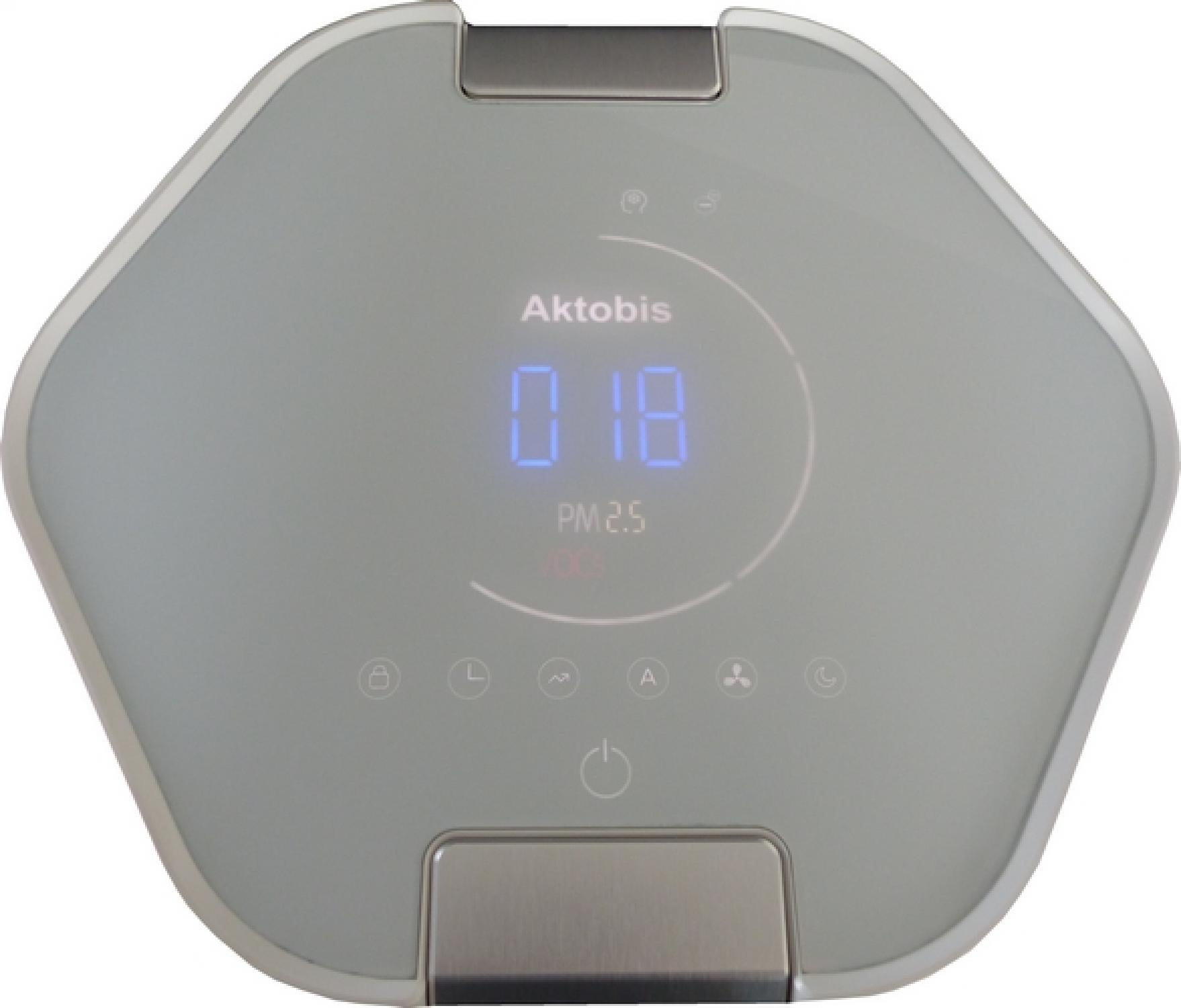 Aktobis Luftreiniger mit digitaler Anzeige '018'. Es hat einen Ein- / Ausschalter und mehrere Funktionssymbole, alles in einem grauen Gehäuse.