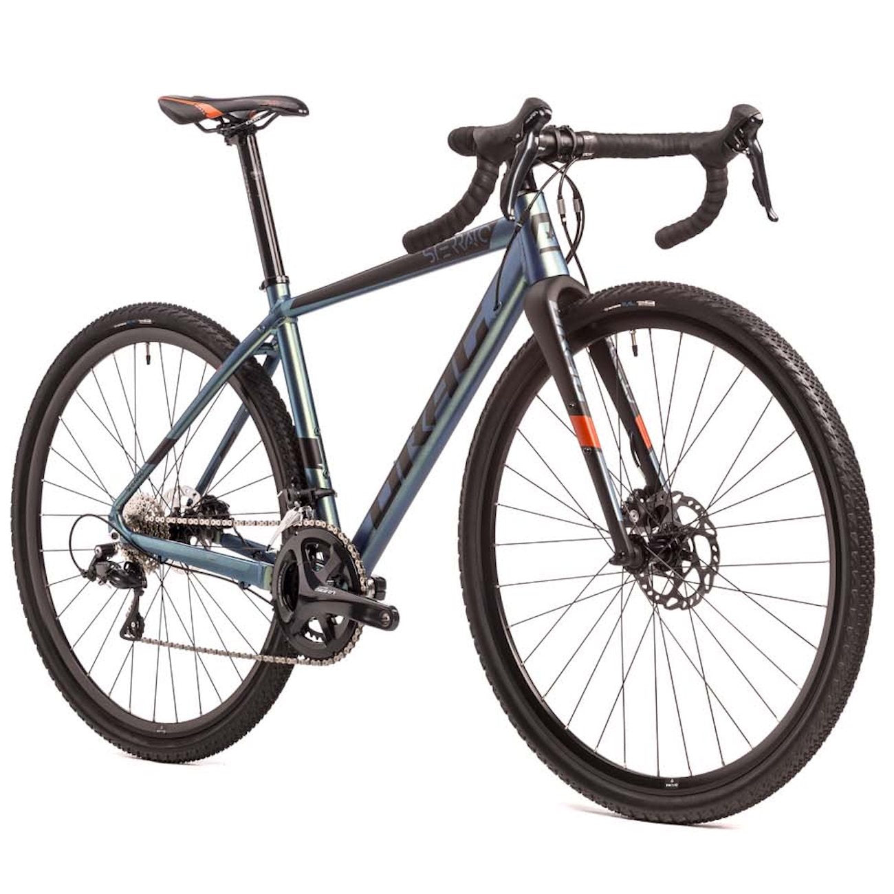 Blaues und schwarzes Gravelbike mit schwarzen Reifen auf weißem Grund.