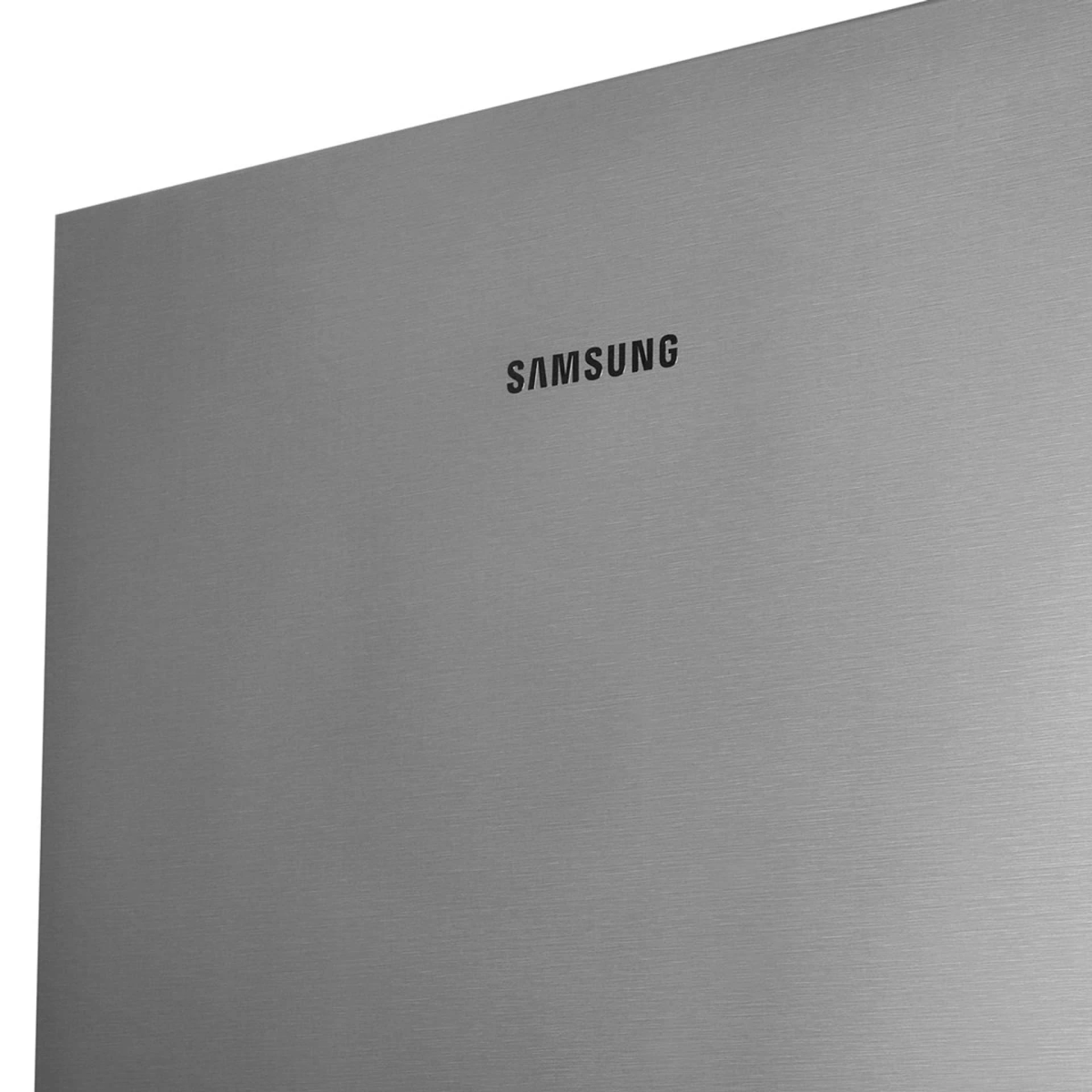 Primo piano di una porta del frigorifero argentata con la scritta SAMSUNG stampata.