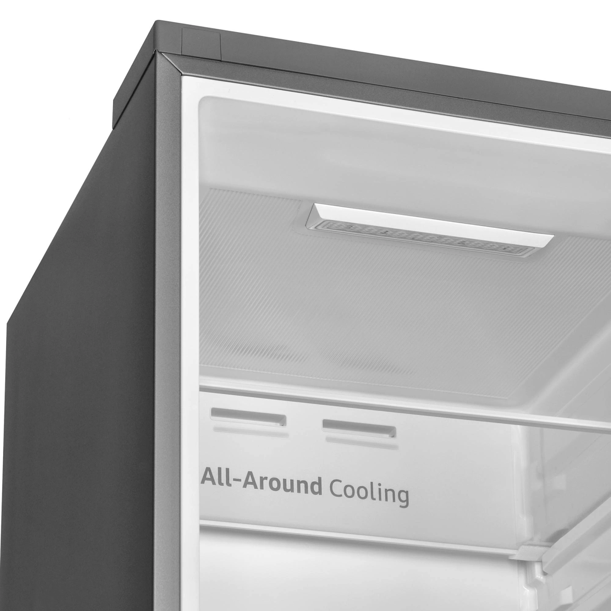 Primo piano dell'interno di un frigorifero con le parole 'All-Around Cooling'.