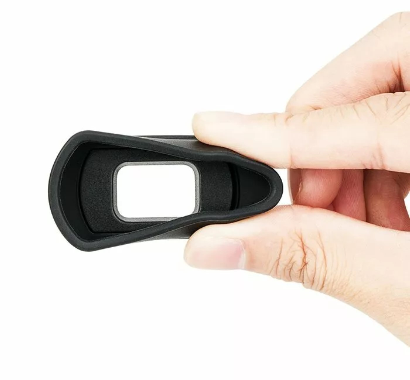 Hand hält einen schwarzen Kamera-Sucher-Augenmuschel mit weißem Hintergrund.