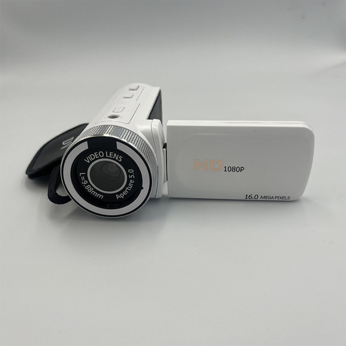 Biała kamera wideo z czarną osłoną obiektywu, HD 1080P i 16.0 Megapikseli na białej powierzchni.
