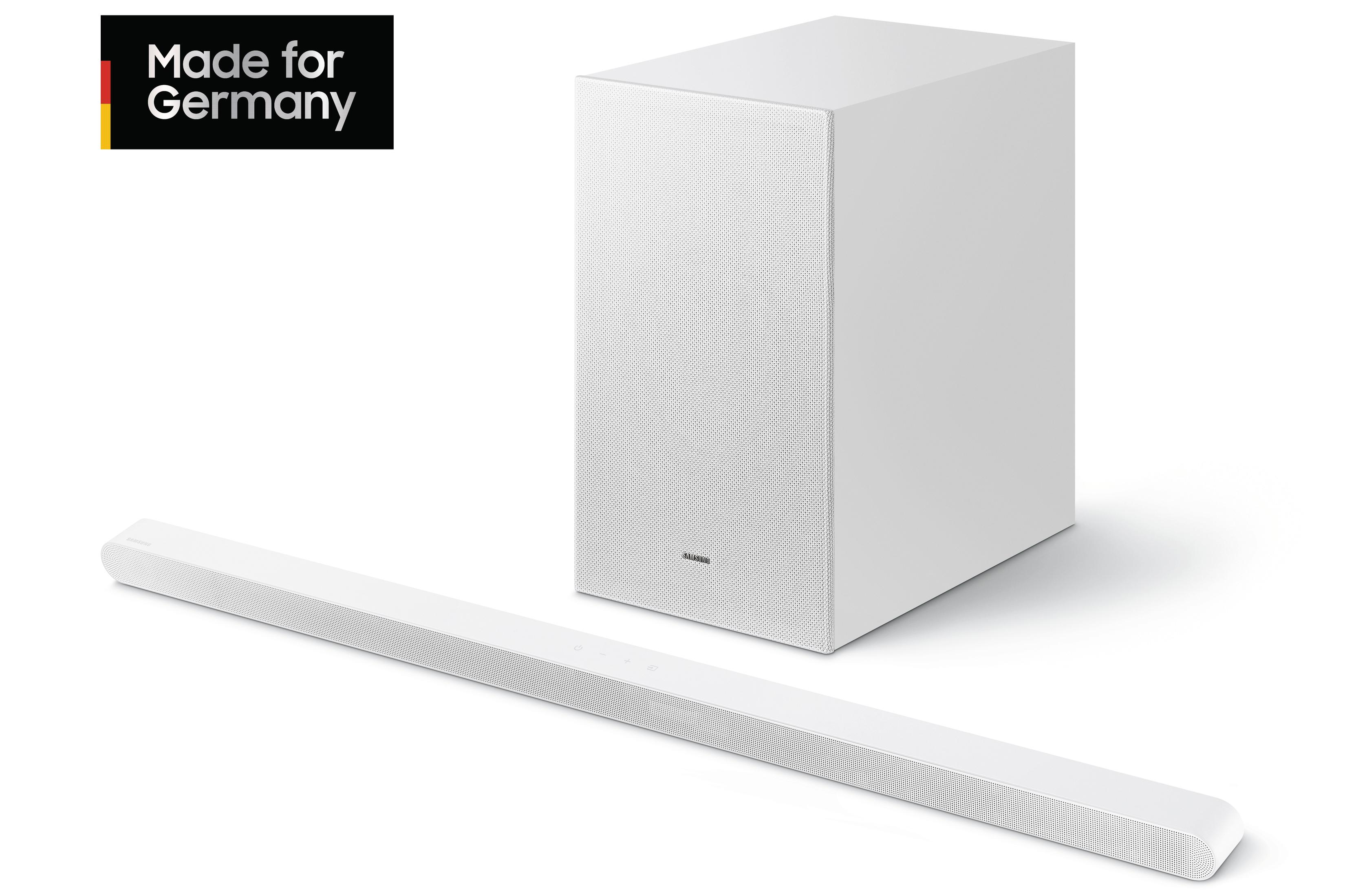 Ein weißes Soundbar- und Subwoofer-Set. Das Set steht auf einer weißen Oberfläche. Text: 'Made for Germany'.