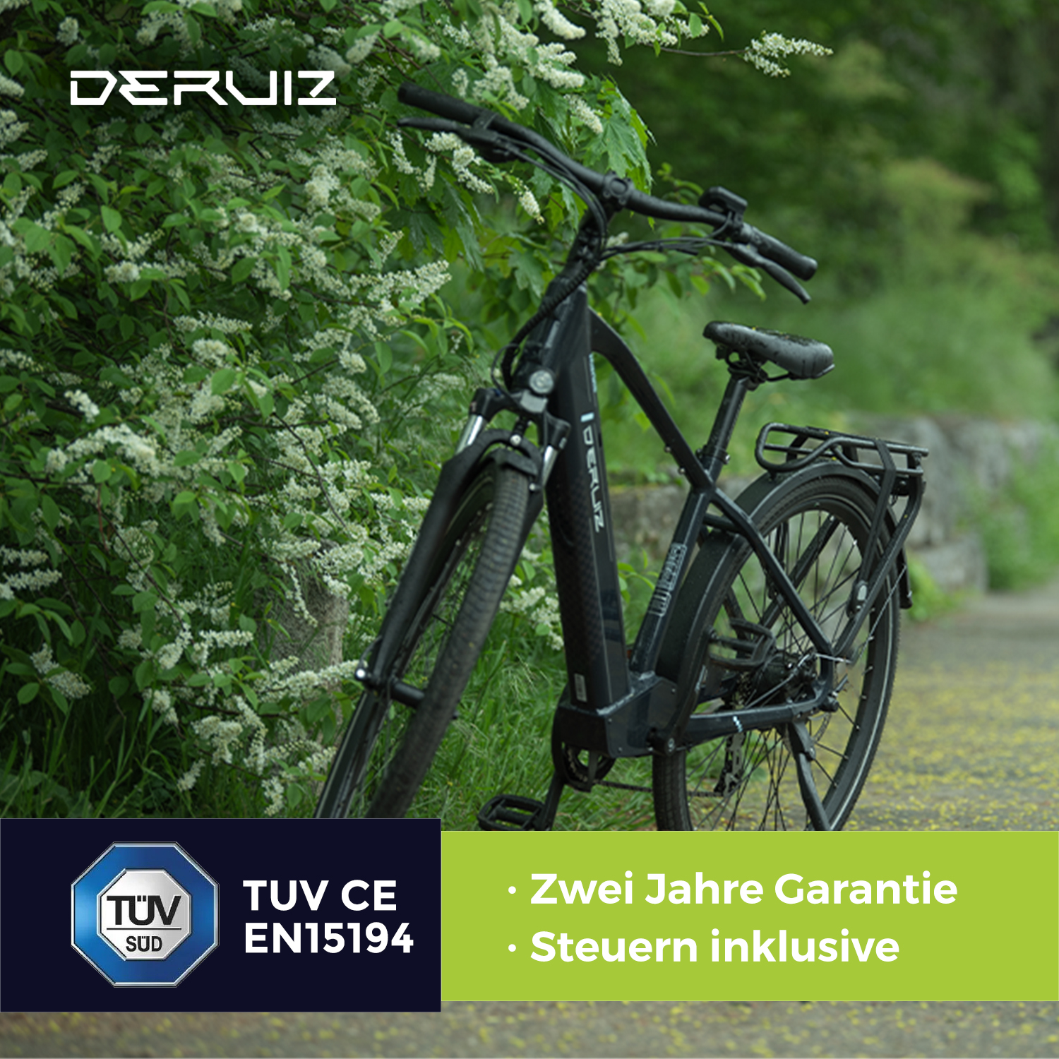 Ein schwarzes Elektrofahrrad steht vor einem Busch. Grüner Text auf dem Rahmen mit Garantie- und Steuerinfos.