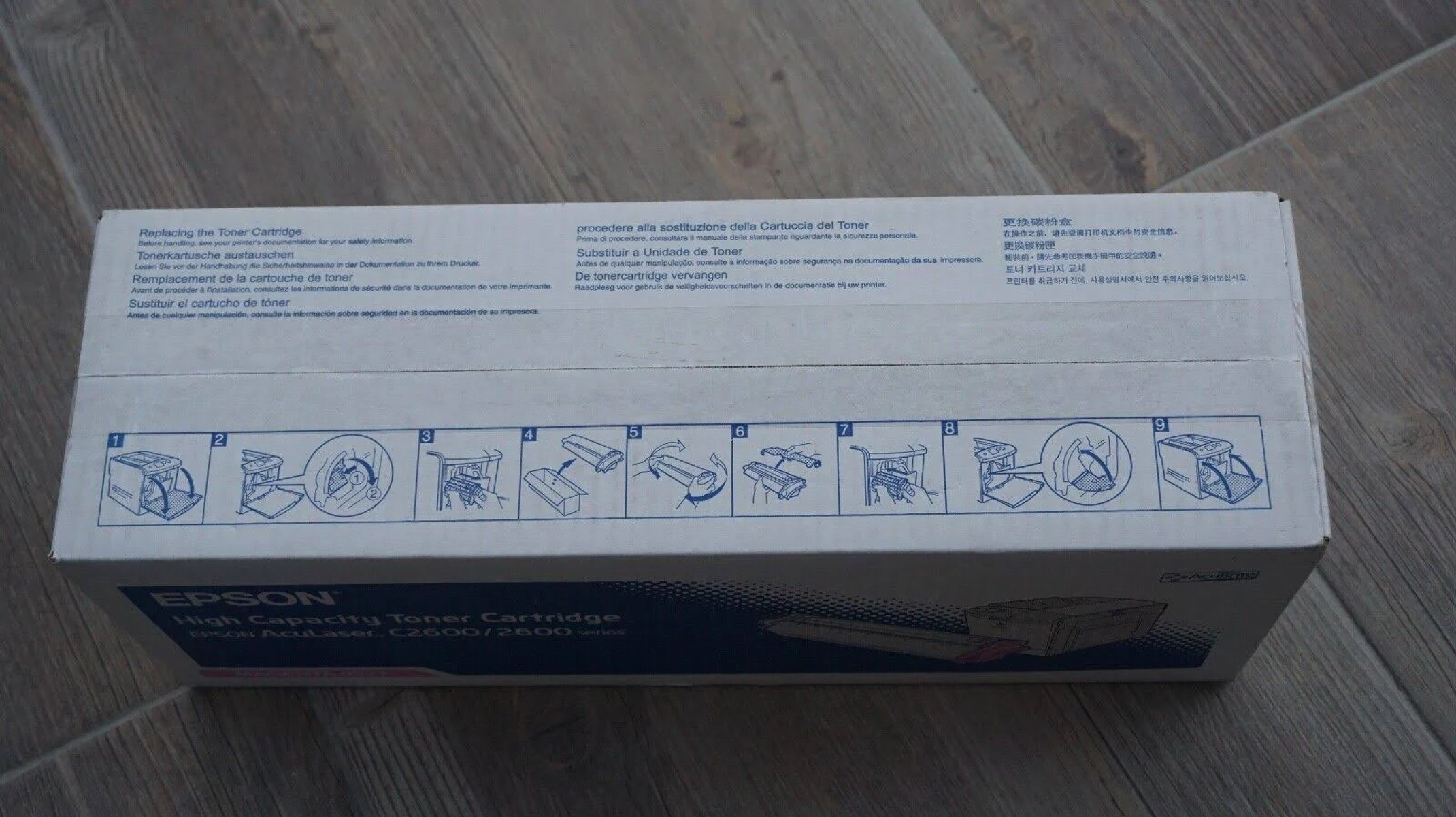 Scatola cartuccia toner Epson. Istruzioni e diagrammi multilingue.