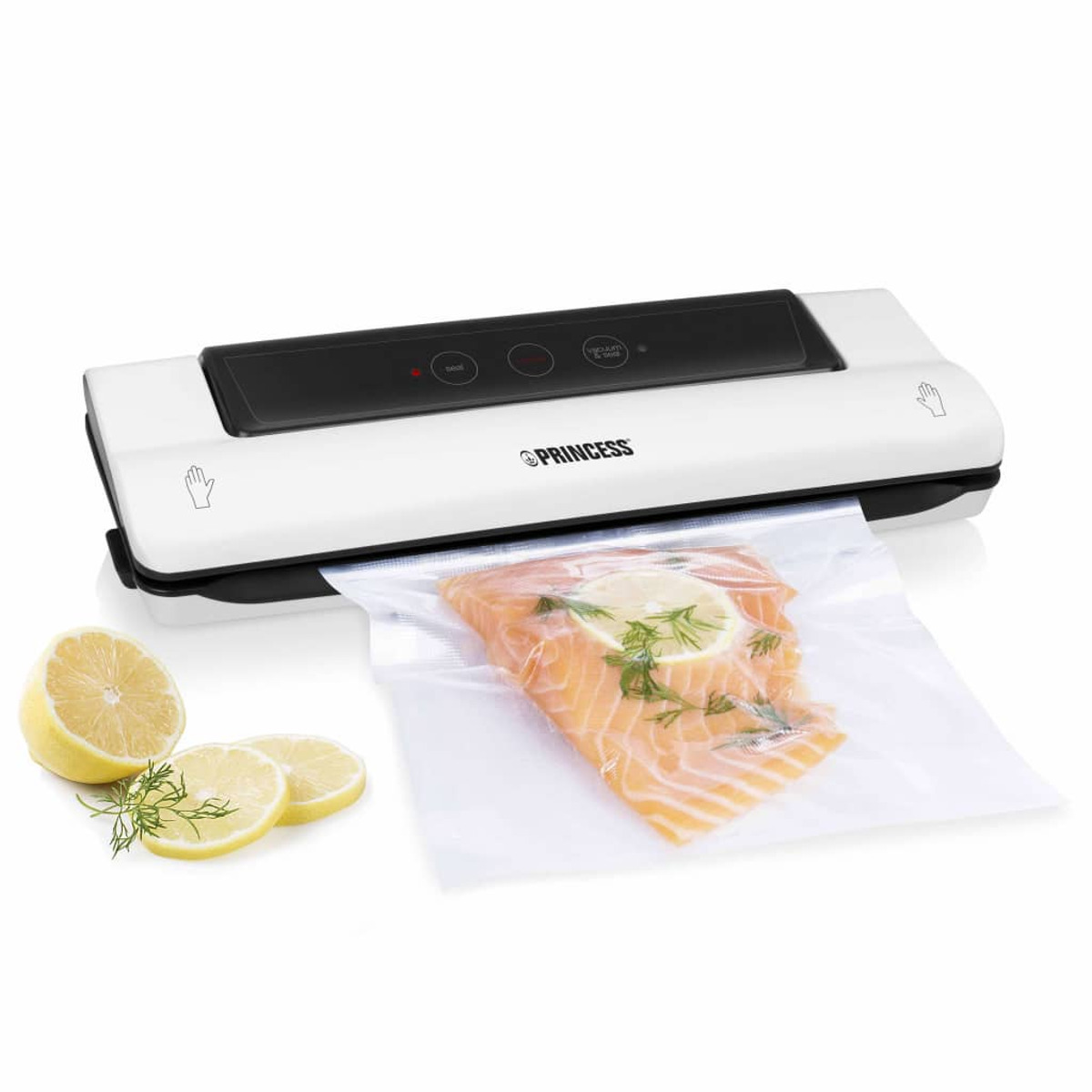 Weißes Vakuumiergerät mit Beutel mit Lachs und Zitronenscheiben, auf weißer Oberfläche.
