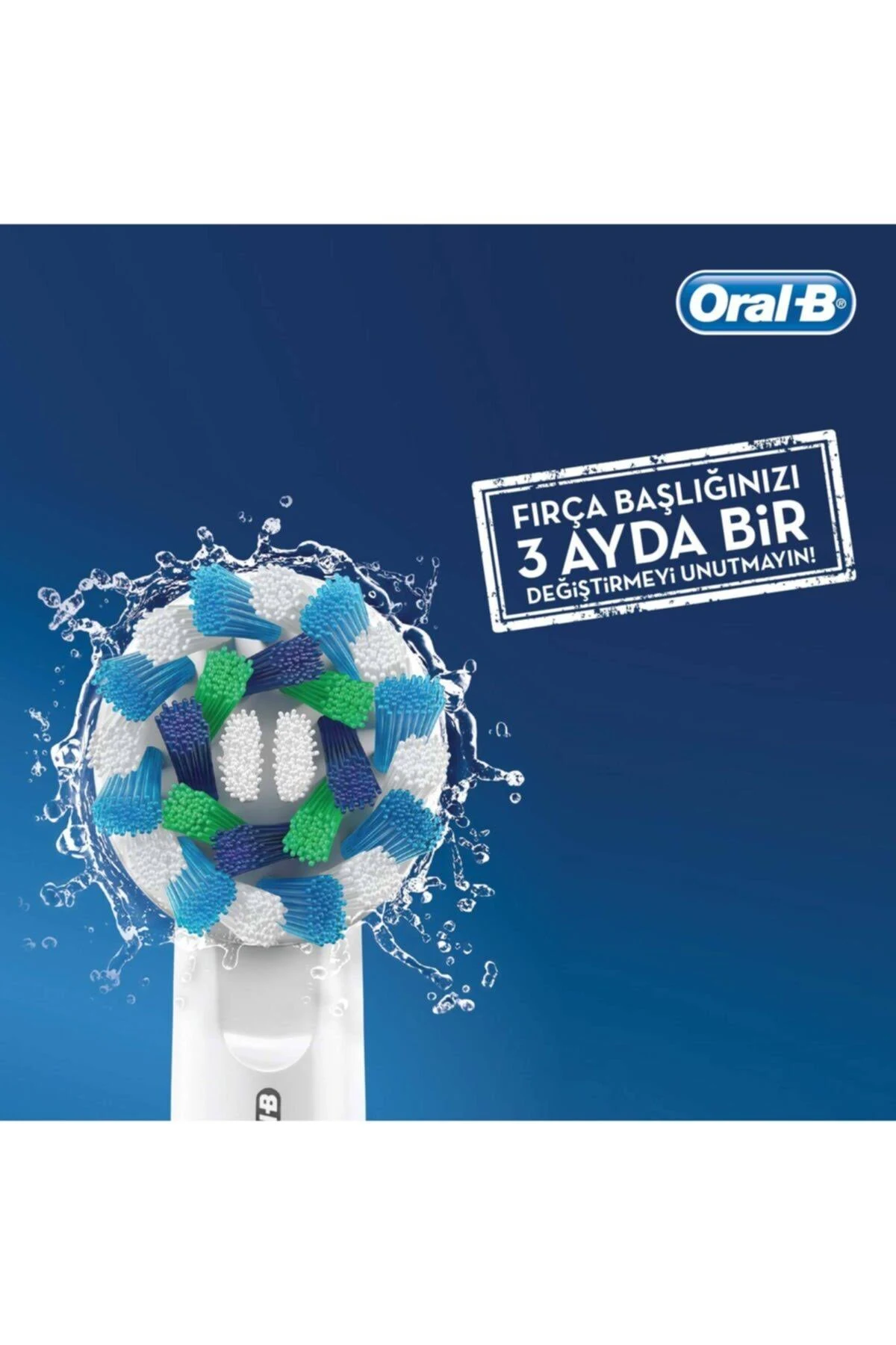 Cabezal de cepillo de dientes con cerdas azules, verdes y blancas.
