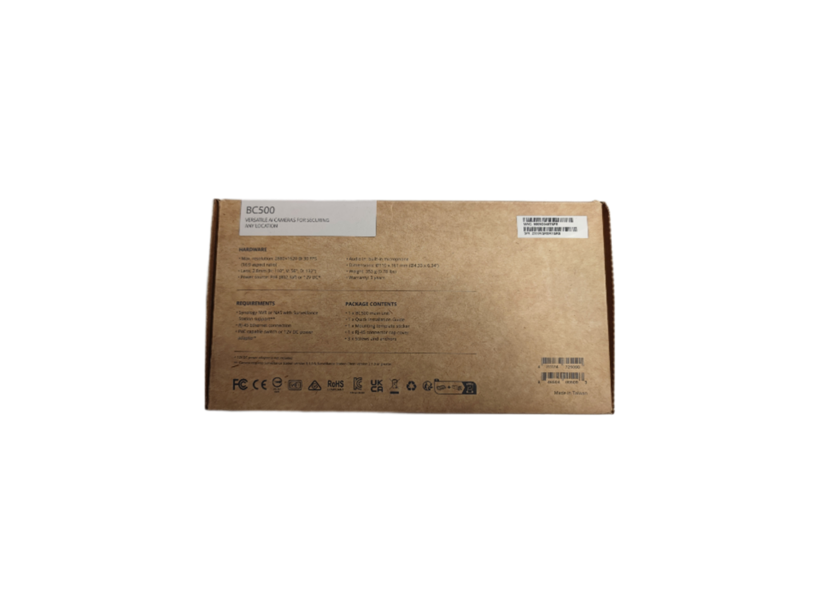 Brązowe kartonowe pudełko z tekstem i etykietami. Zawiera informacje o produkcie i kod kreskowy.