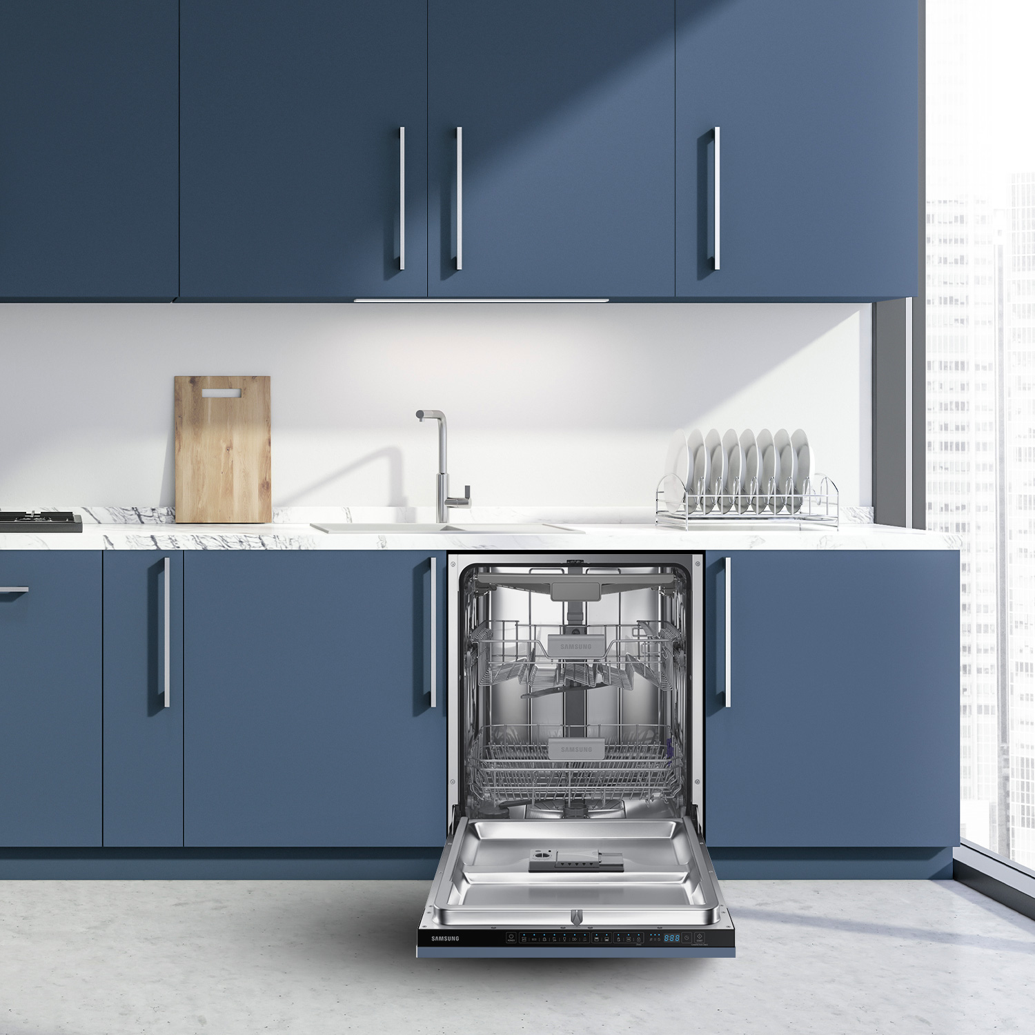 Cucina blu con lavastoviglie aperta, lavello in acciaio inox sotto finestra, piano bianco.