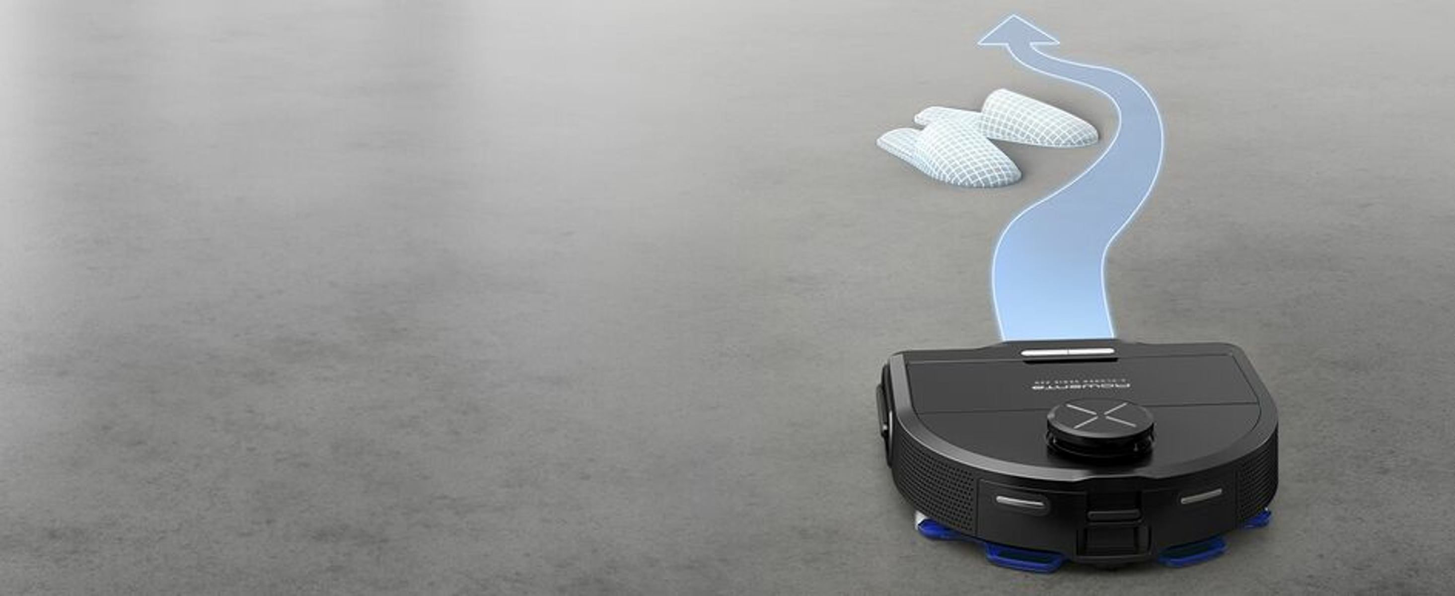 Un aspirapolvere robot nero si muove lungo un percorso verso un paio di pantofole bianche.