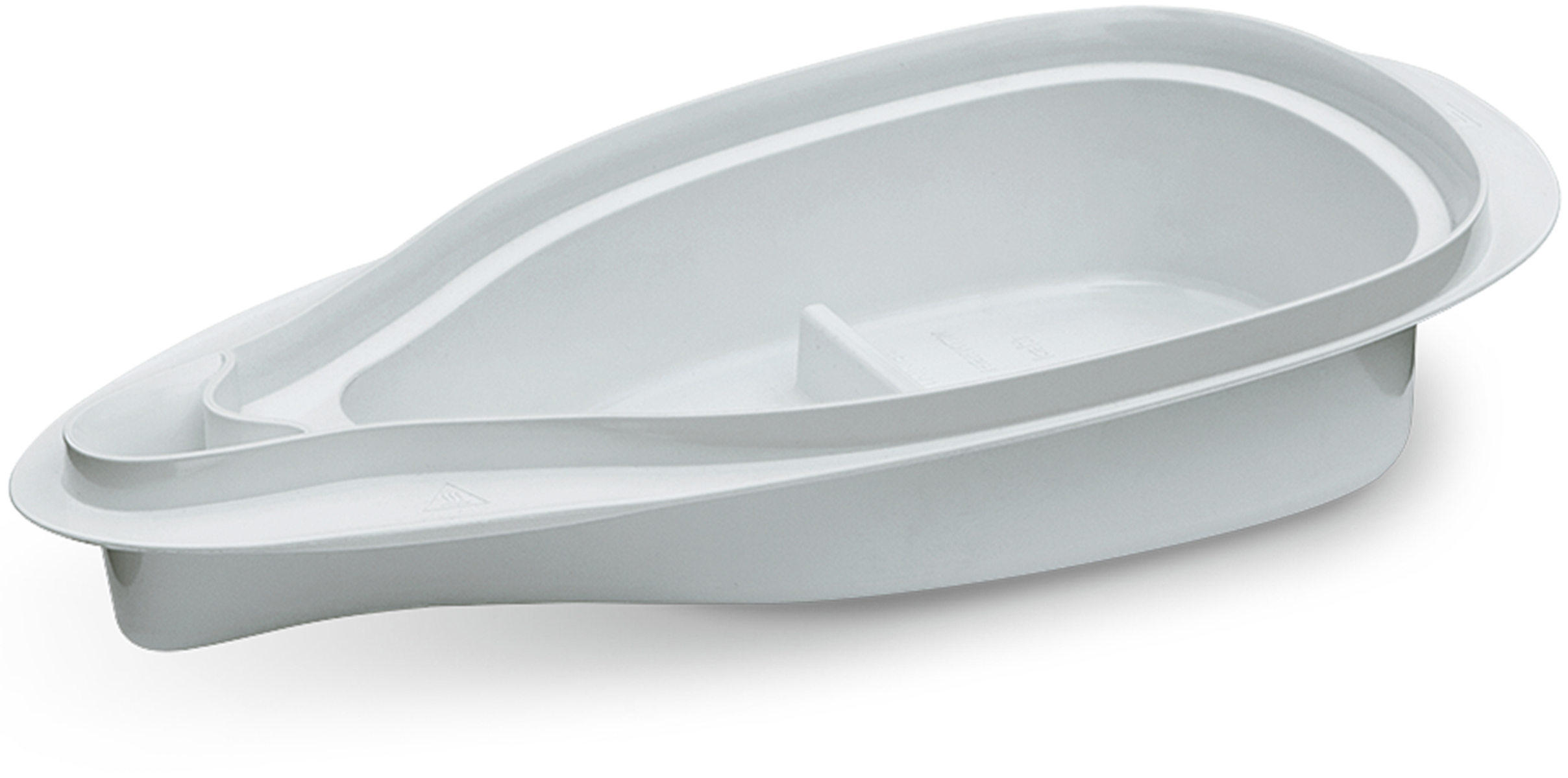 Witte plastic babybad. Ovale vorm. Verhoogde zijkanten. Witte achtergrond.