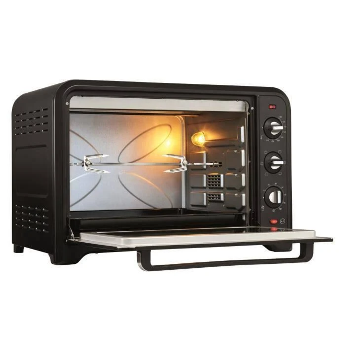 Forno nero con porta aperta. All'interno, uno spiedo rotante. Sfondo bianco.