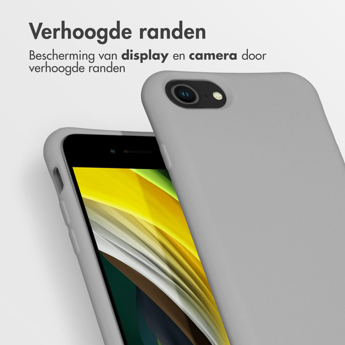 Een grijze telefoonhoes met zichtbare camera, schuin en close-up.
