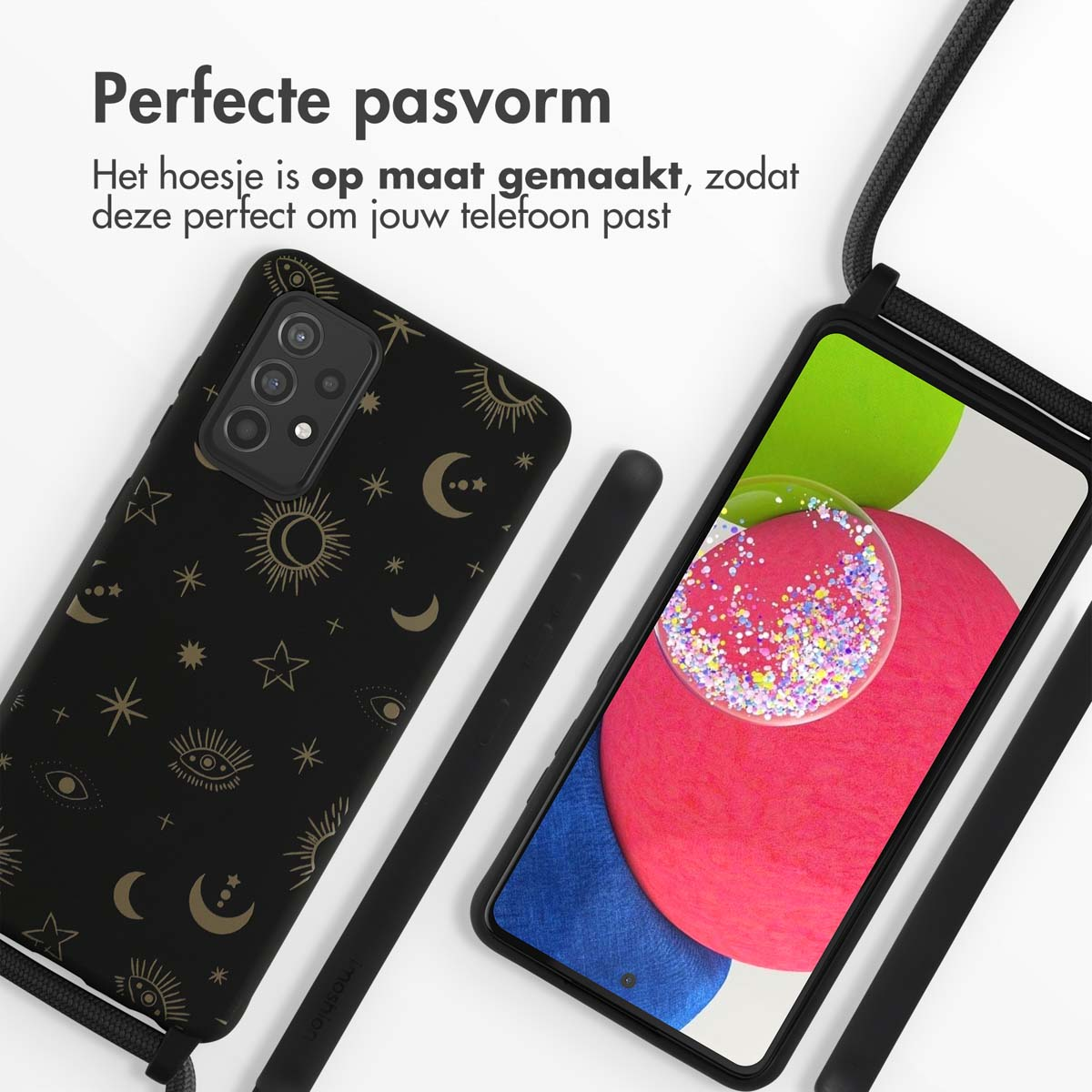 Deux téléphones dans des étuis, un avec des étoiles et des lunes, l'autre rose.
