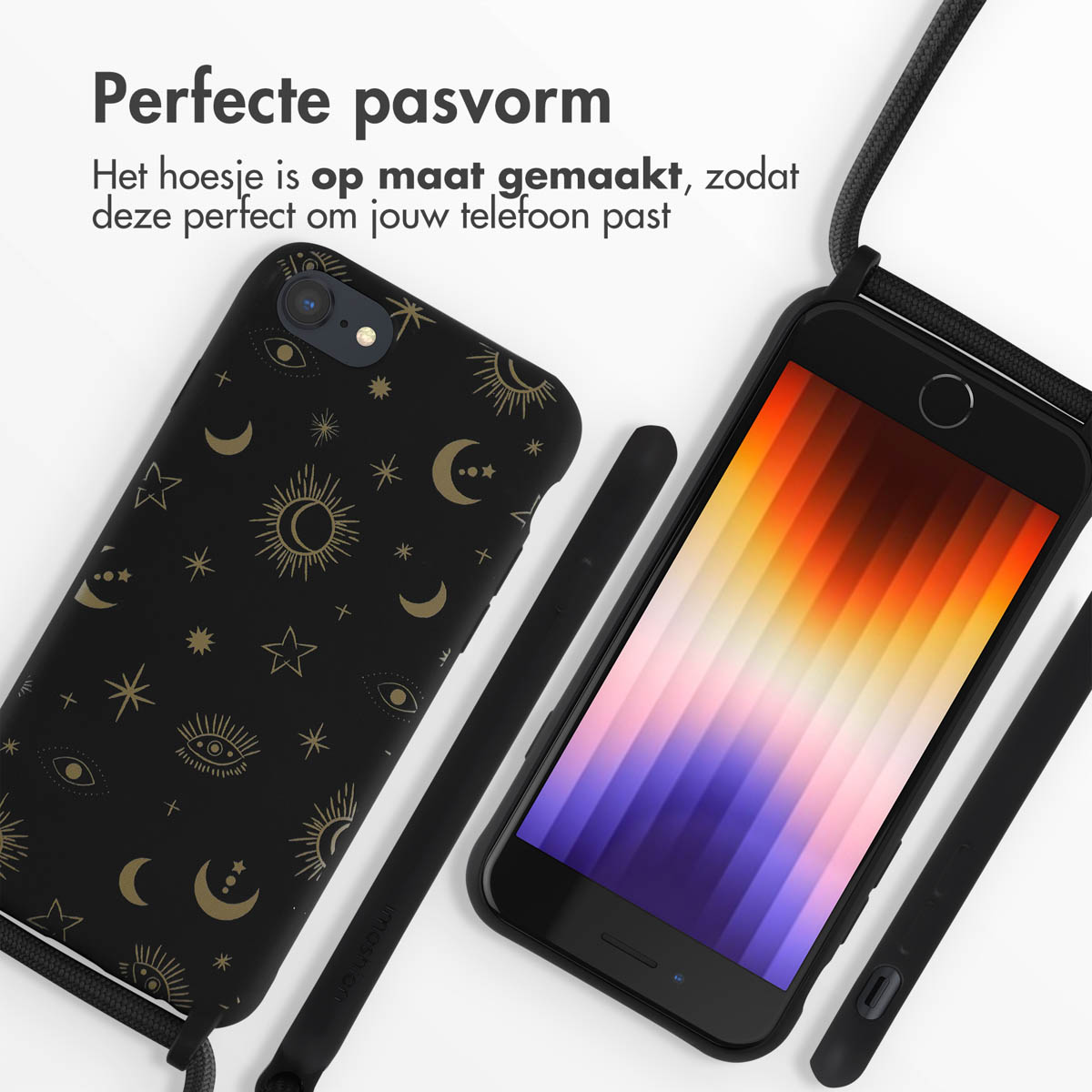 Zwarte telefoonhoes met hemels ontwerp en een telefoon met een oranje en gele gradiënt scherm.
