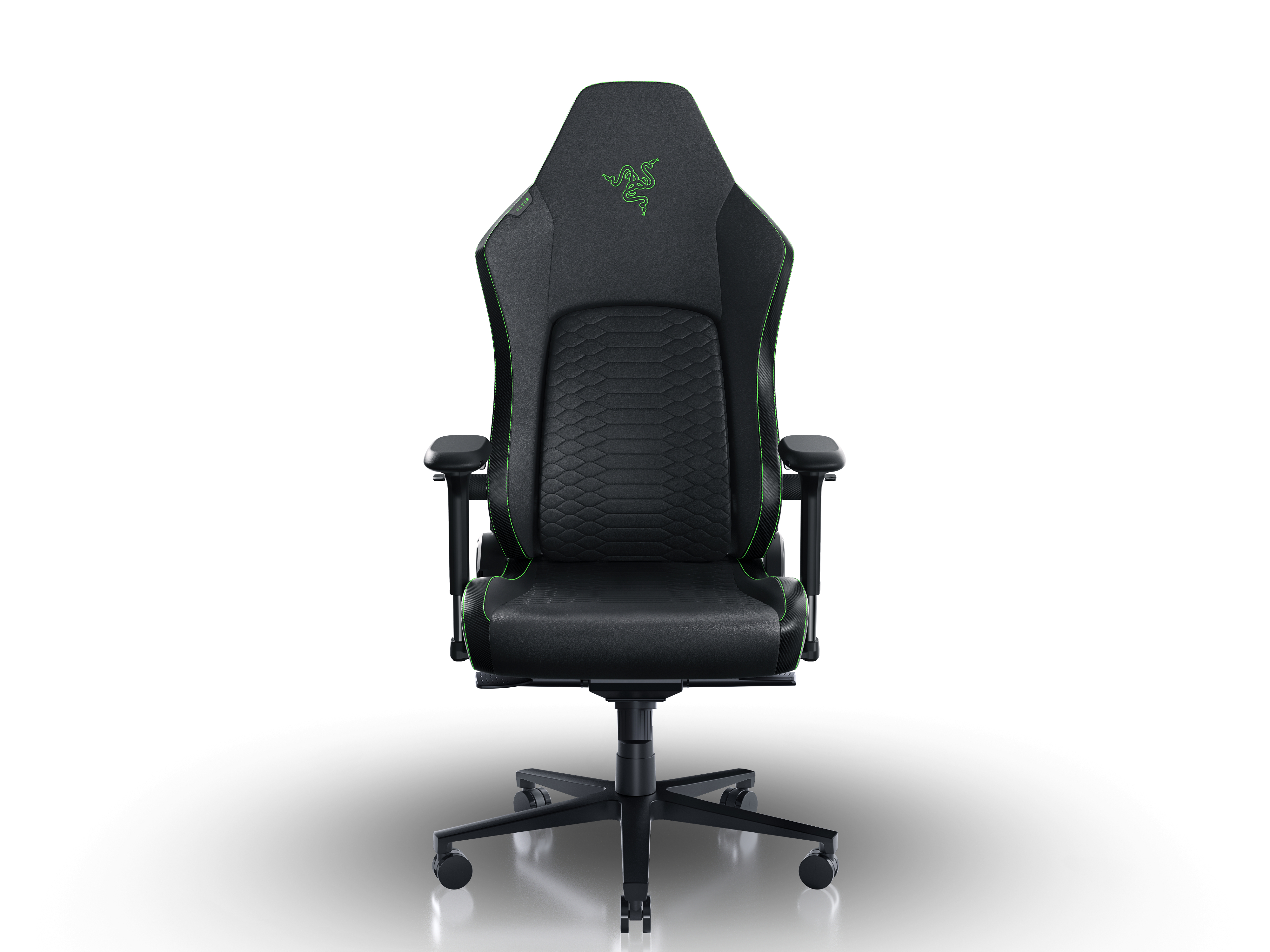 Silla gaming Razer negra. Detalles verdes y logo. Reposabrazos ajustables y base de cinco estrellas.