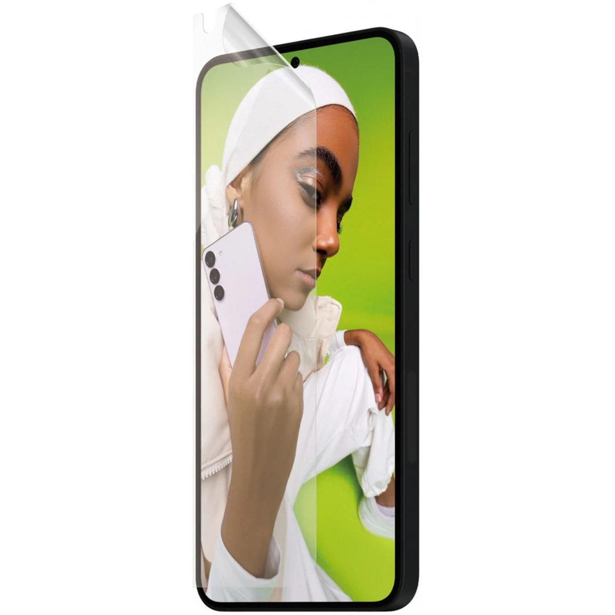 Telefon z ochraniaczem ekranu. Telefon pokazuje kobietę trzymającą telefon. Tło to zielona ściana.