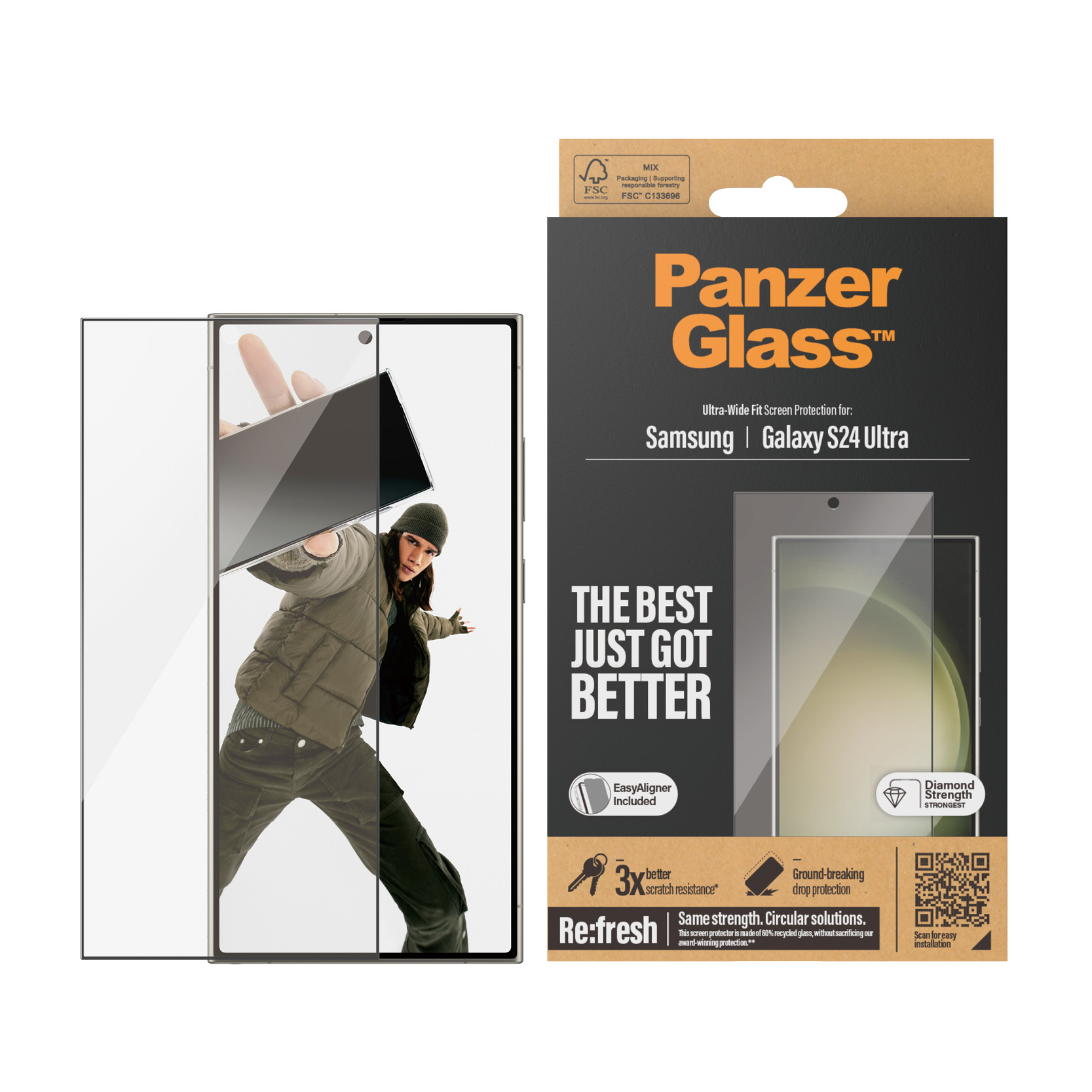 Doos met PanzerGlass screenprotector. Telefoon met beschermer. Vrouw met jasje.