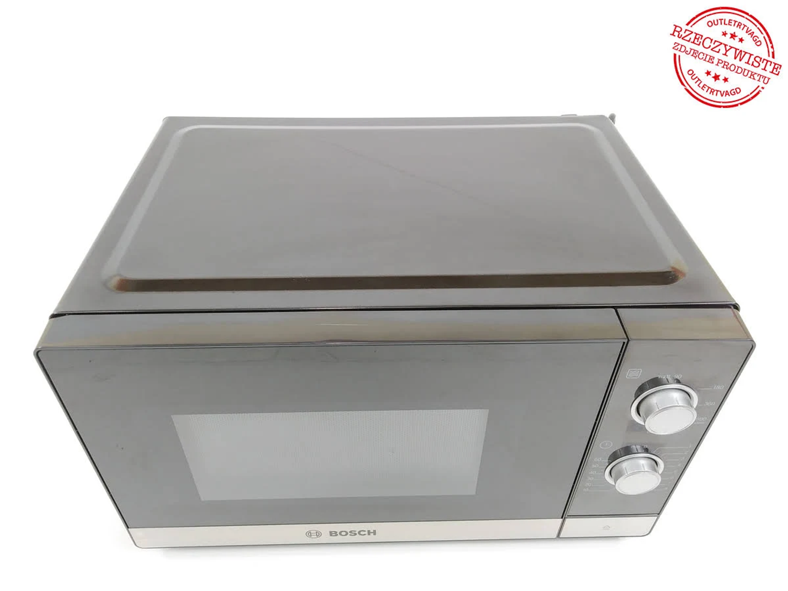 Kuchenka mikrofalowa, ciemnoszary kolor, z pokrętłami i wyświetlaczem.