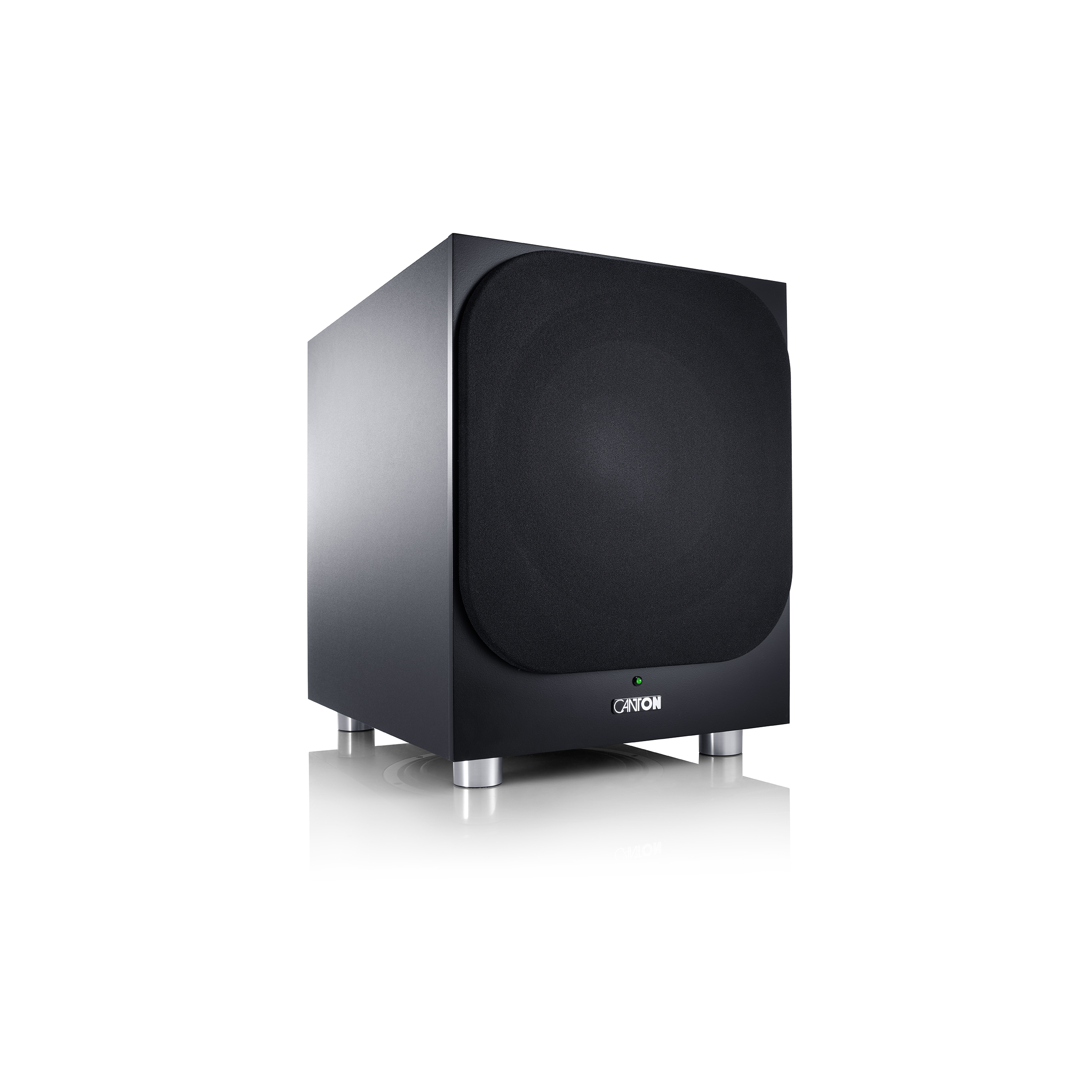 Schwarzer Subwoofer-Lautsprecher auf silbernen Beinen vor weißem Hintergrund.