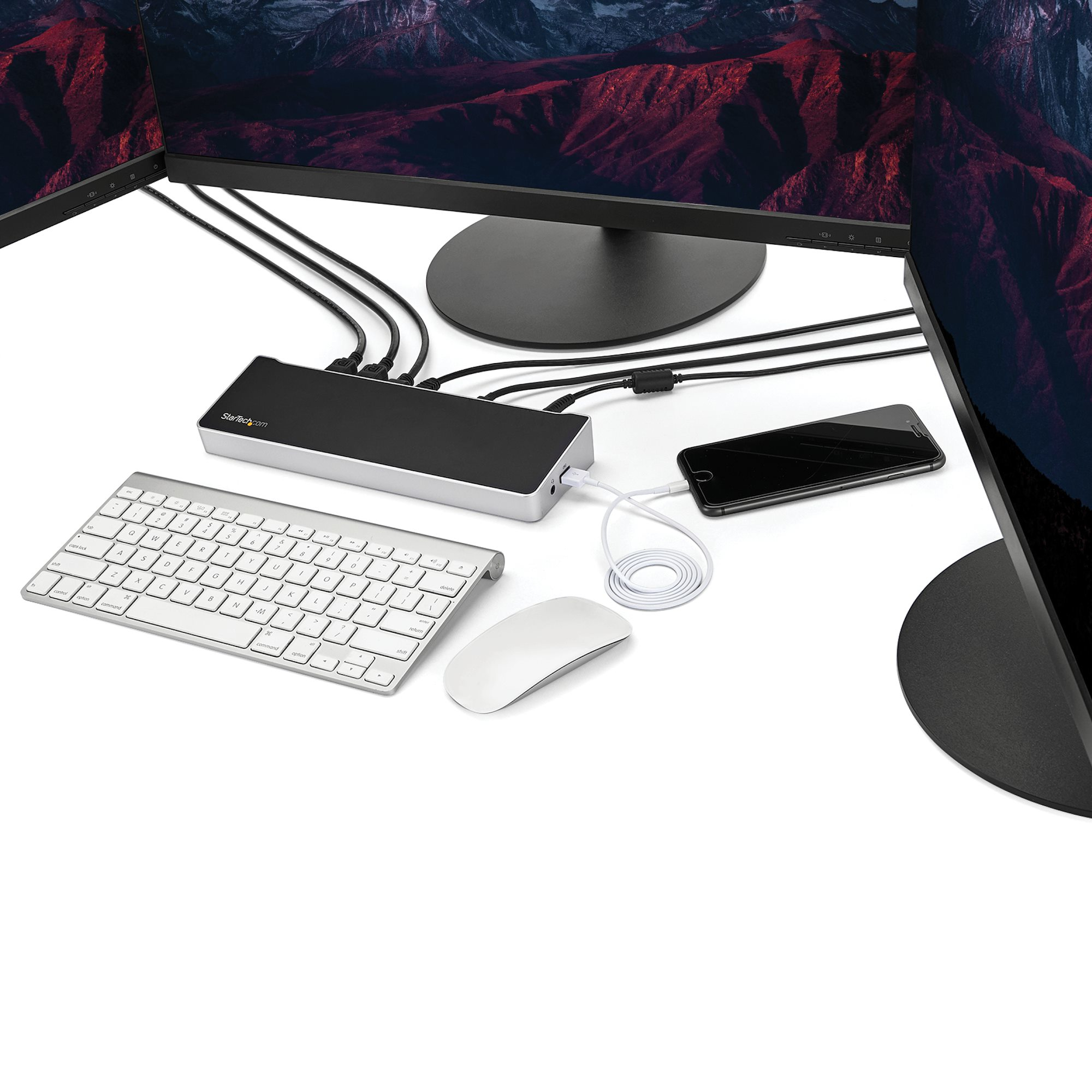 Una configuración de escritorio con dos monitores, una estación de acoplamiento, teclado, ratón y teléfono.
