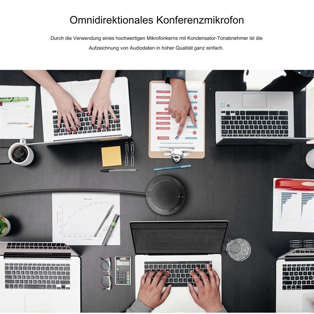 Ein Konferenzmikrofon auf einem Tisch mit Laptops, Händen, die tippen, und Dokumenten.