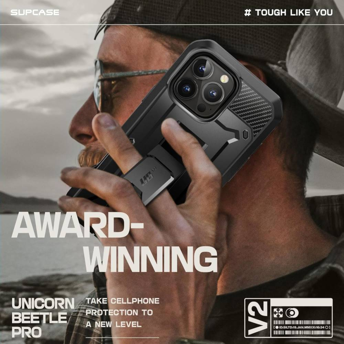 Eine Person, die eine schwarze Handyhülle mit Ständer hält, mit dem Text: „Ausgezeichnet“ und „Unicorn Beetle Pro“.