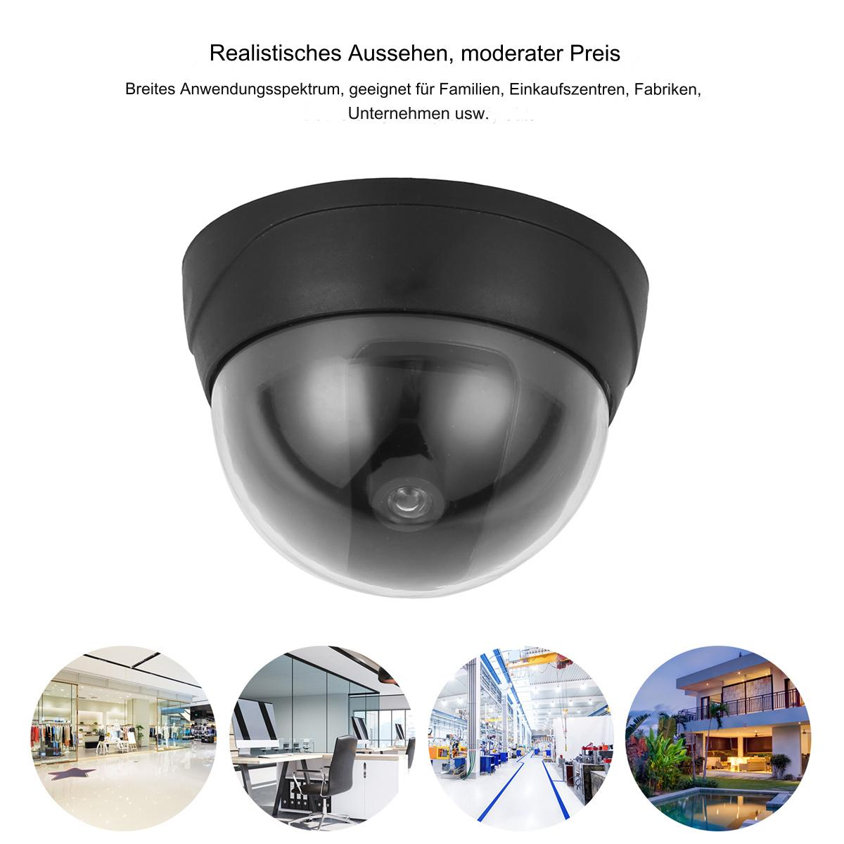 Eine schwarze Dome-Überwachungskamera mit transparenter Abdeckung. Der Hintergrund zeigt gewerbliche Umgebungen.