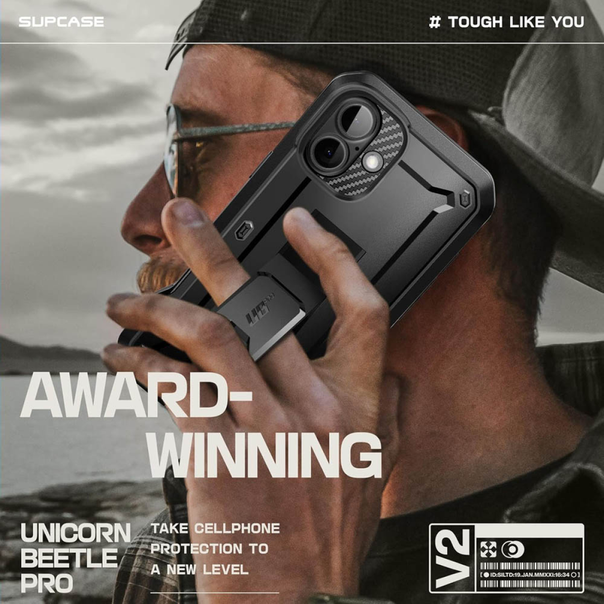 Persona che tiene in mano un telefono nero con custodia robusta. Testo: 'Award-Winning'.
