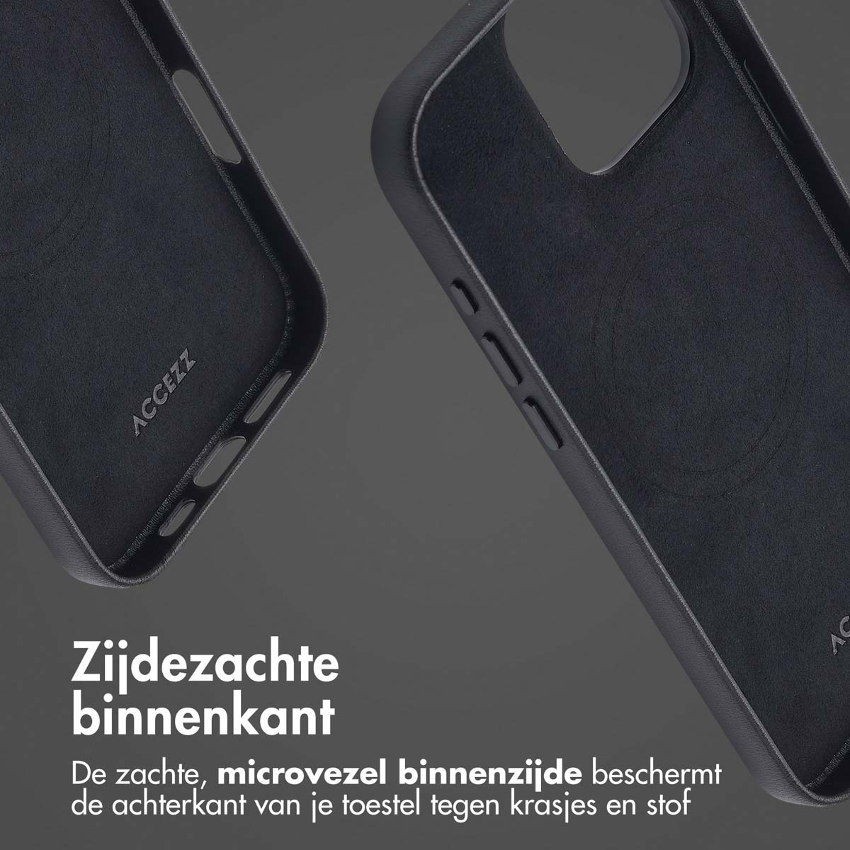 Gros plan sur deux coques de téléphone noires, avec un intérieur doux en microfibre. La marque ACCEZZ est visible.