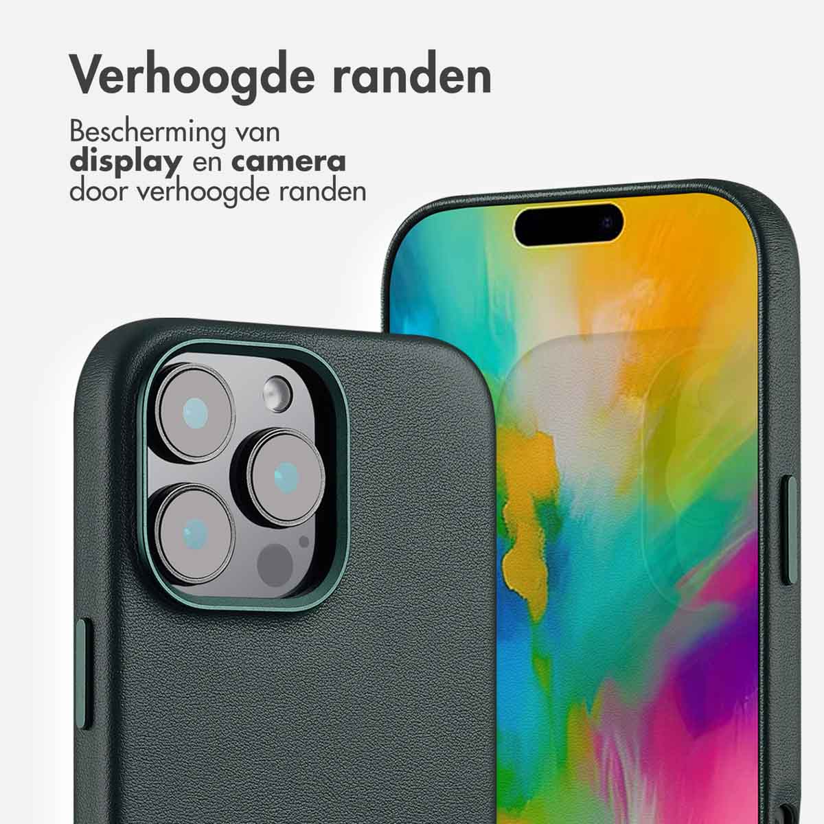 Gros plan sur une coque de téléphone protégeant un téléphone. L'étui est vert foncé.
