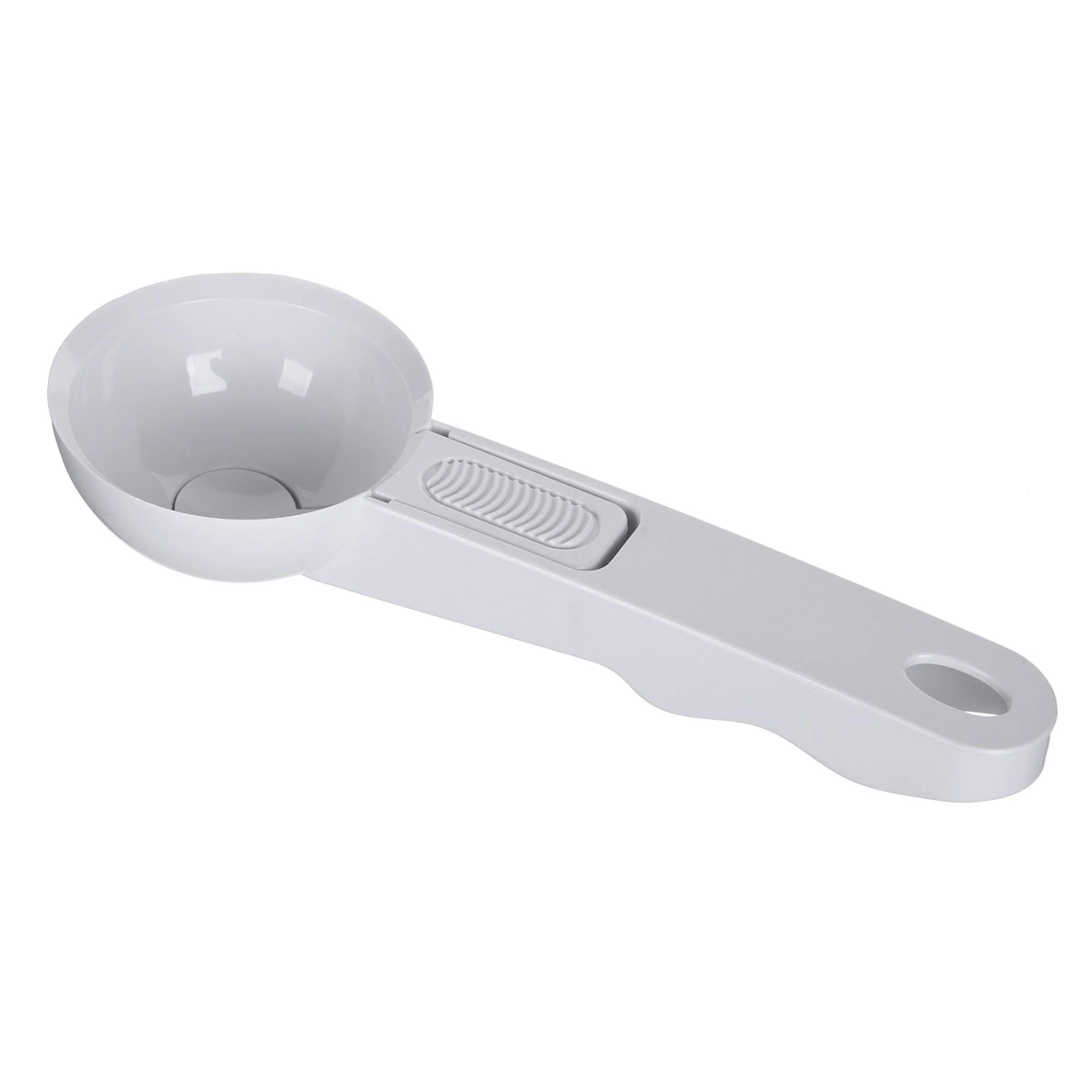 Biała miarka z suwakiem. Miarka ma zaokrągloną miseczkę i długi uchwyt z otworem.